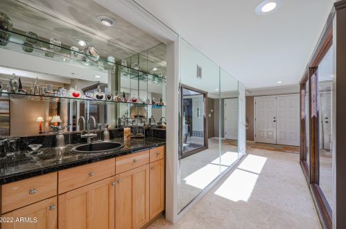 1029 Cactus Wren Dr, Phoenix AZ 85051-8187 exterior