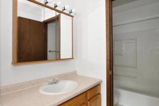 285 Robins Rd, Hiawatha IA  52233-1450 exterior