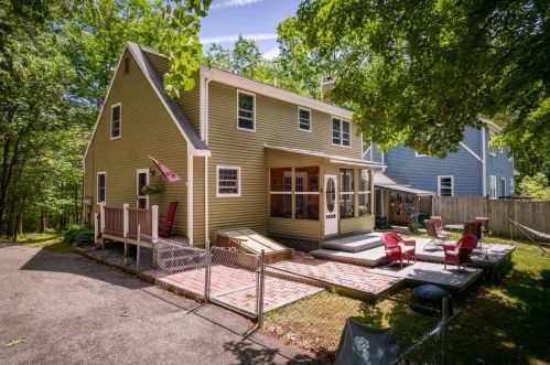 56 Fox Garrison Rd, Lee NH  03861-6338 exterior