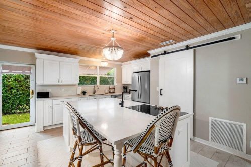 6260 Ocean Blvd, Boynton Beach FL  33435-5212 exterior