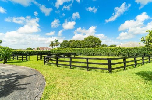 2904 Appaloosa Trl, West Palm Beach FL  33414-7639 exterior