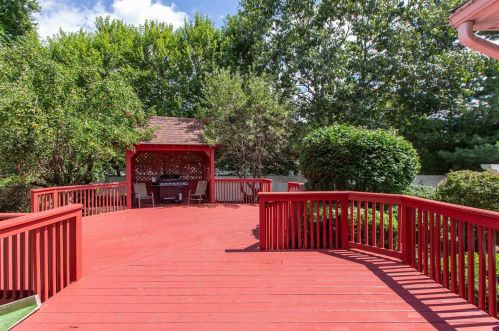 6 Birch Hill Rd, Salem NH  03079-3473 exterior