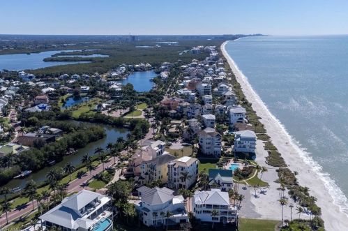 162 Barefoot Cir, Bonita Springs FL  34134-8500 exterior