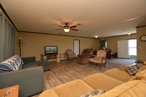 32615 Baethe Rd, Waller, TX 77484-7976