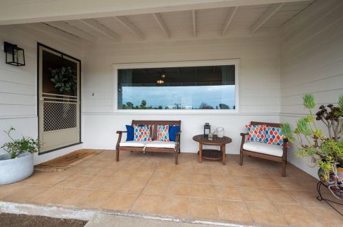 460 Beaumont Dr, Vista, CA 92084-6318