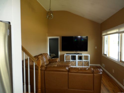 814 Delaware Ave, North Lindenhurst NY  11757-2811 exterior