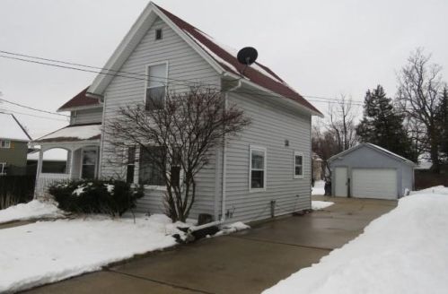 111 Jefferson St, Waupun WI  53963-2028 exterior