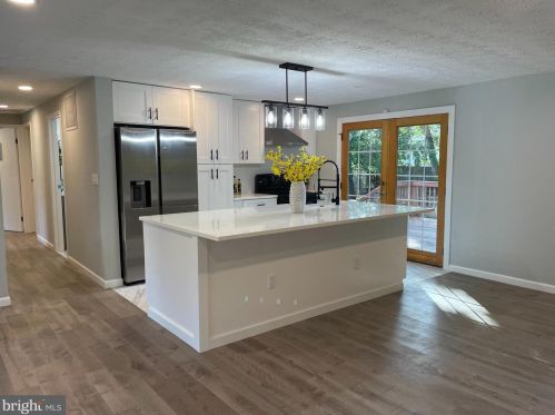 12822 Framingham Ct, Herndon VA  20171-2619 exterior