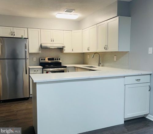 2120 Cartwright Pl, Herndon VA  20191-1903 exterior