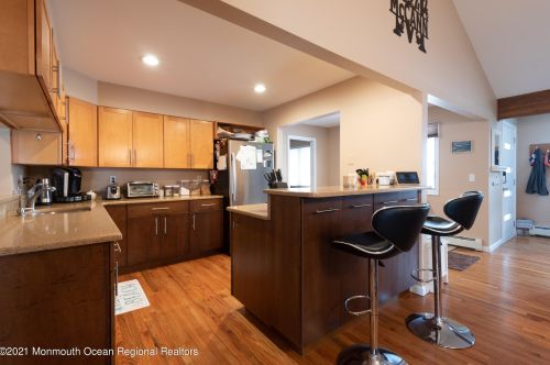 331 Sunset Dr, Pelican Island NJ  08751-2242 exterior