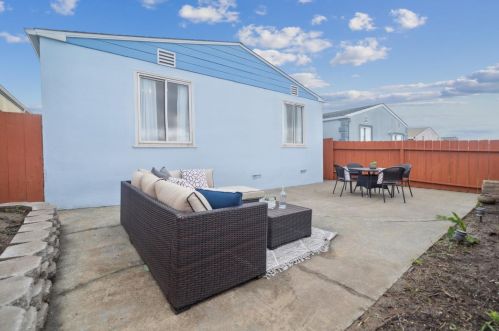 667 Skyline Dr, Daly City CA  94015-4622 exterior