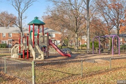 284 Howell Rd, Englewood NJ  07631-2106 exterior