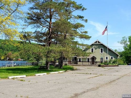 3 Willow Ln, West Milford Lakes NJ  07480-1334 exterior