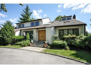 18 Prince Willow Ln, Mamaroneck, NY 10543-1036