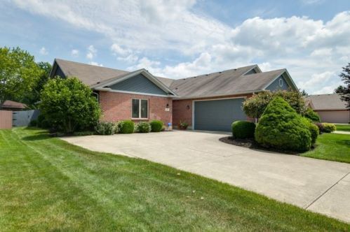 106 Old Carriage Dr, Englewood, OH 45322-1168