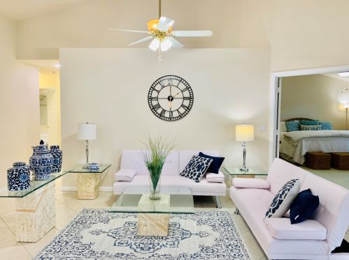 5488 Grande Palm Cir, Delray Beach, FL 33484-1366