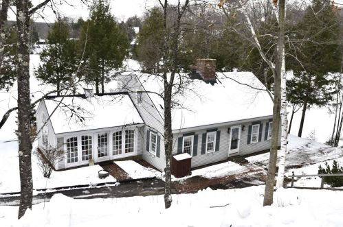 162 Russell Dr, Weare, NH 03281-4426