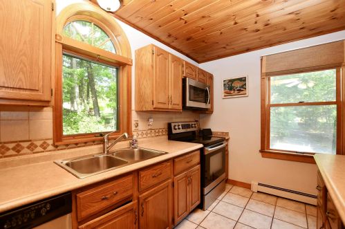 44 Tolend Rd, Dover NH  03820-5501 exterior