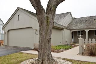 2107 Quincy Ct, Thiensville, WI 53092-5415