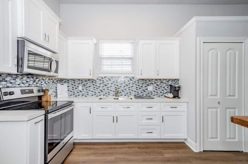 3319 Ball St, Galveston, TX 77550-1232
