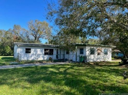 102 41st St, Fort Pierce, FL 34947-2587