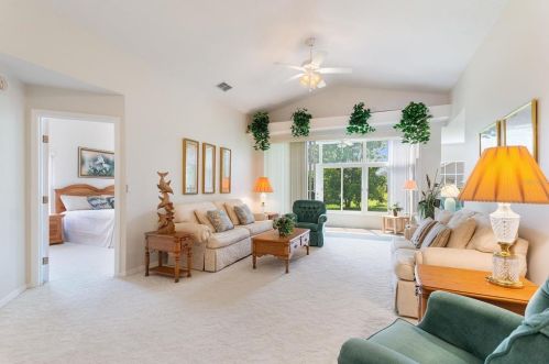 114 Ridge View Dr, Davenport, FL 33837-5563
