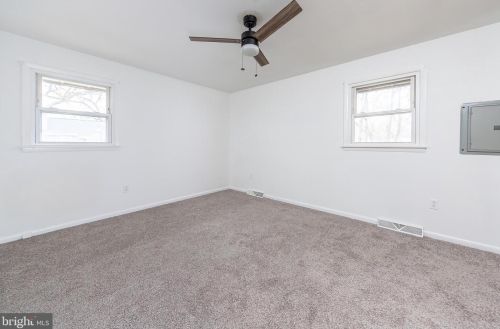 302 Delaware Ave, West Deptford NJ  08063-1015 exterior