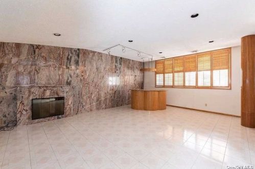 22 Saratoga Dr, Muttontown NY  11753-1449 exterior