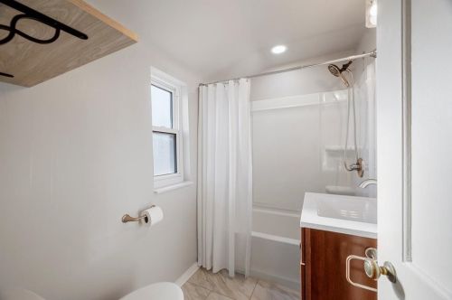 344 Spg Vly Rd, Pittsburgh PA 15243-1418 exterior