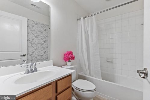 1821 Honeysuckle Ct, Downingtown PA  19335-7202 exterior