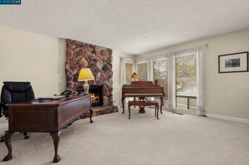 5525 Merritt Dr, Concord CA 94521-4708 exterior