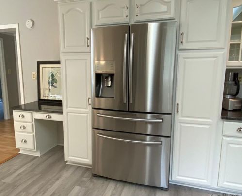 8 Cypress Rd, Uncasville CT  06382-1420 exterior