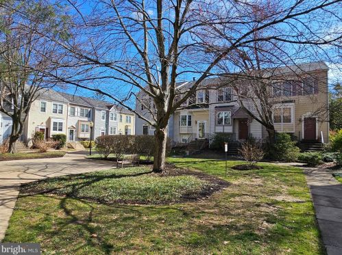 2312 Hunters Square Ct, Herndon, VA 20191-2814