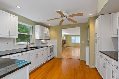 2751 Quaker Church Rd, Yorktown Hgts NY  10598-3346 exterior