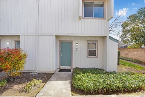 215 Stony Point Rd, Santa Rosa, CA 95401-5984
