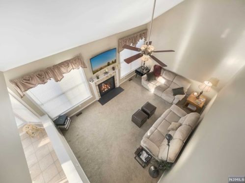 5 River Dell, Oakland NJ  07436-2302 exterior