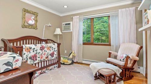 132 Woodland Dr, Pleasantville NY  10570-3612 exterior
