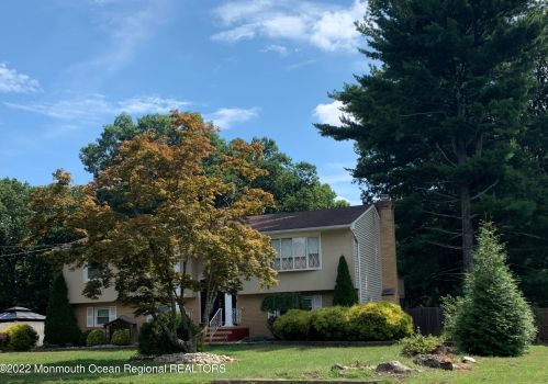 81 Manhattan St, Jackson Twp, NJ 08527-2542