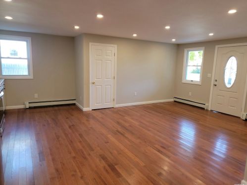 72 Cherry Ave, West Sayville NY  11796-1214 exterior