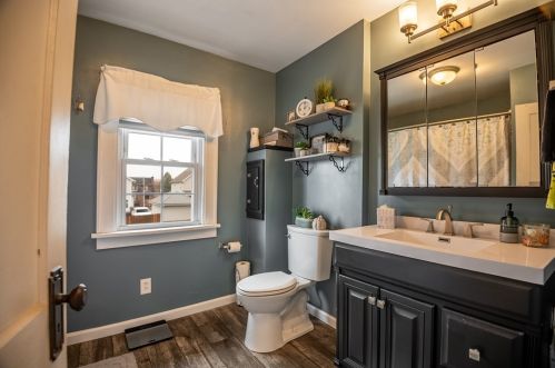 160 White Ave, Hermitage PA  16146-3082 exterior