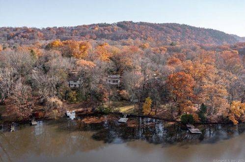 8 Spur Ln, Sherman, CT 06784-1636