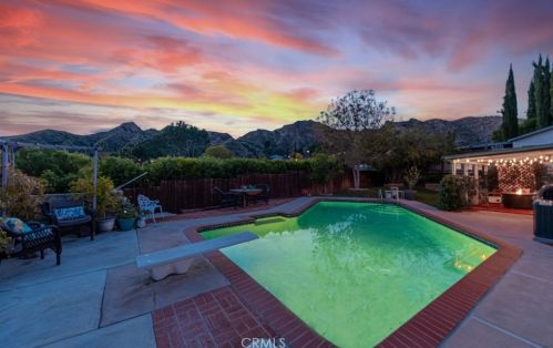 30341 Honeysuckle Hill Dr, Santa Clarita, CA 91387-1525