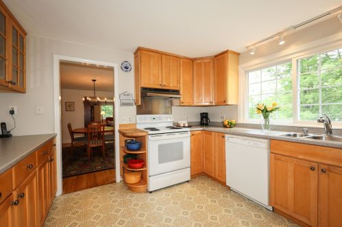 274 Gage Hill Rd, Hopkinton, NH 03229-2404