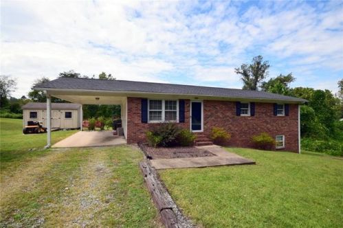200 Kerner Knolls Dr, Kernersville, NC 27284-8227