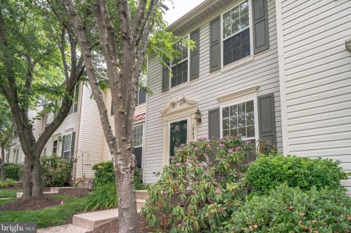 1863 Tiger Lily Cir, Woodbridge, VA 22192-5612
