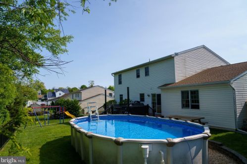 7 Elm Dr, West Enola PA  17025-2083 exterior