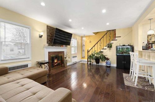 346 Nassau Blvd, New Hyde Park, NY 11040-5255