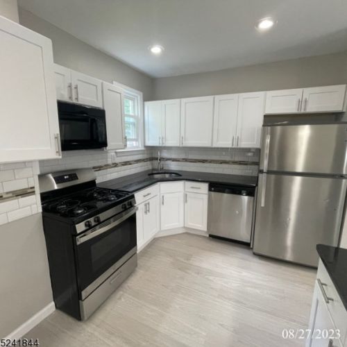 124 8th Ave, Roselle NJ  07203-2032 exterior