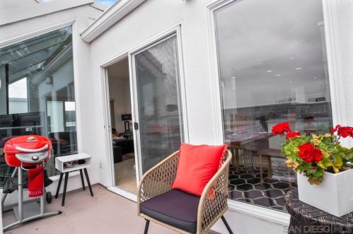 377 Longden Ln, Solana Beach CA  92075-2381 exterior