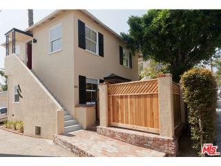 8854 Cynthia St, Los Angeles CA  90069-4509 exterior